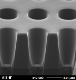 AHシリーズの硬化パターンの断面2 µm via @10 µmt